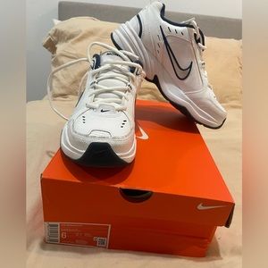 Size 6 Men’s Nike Monarch